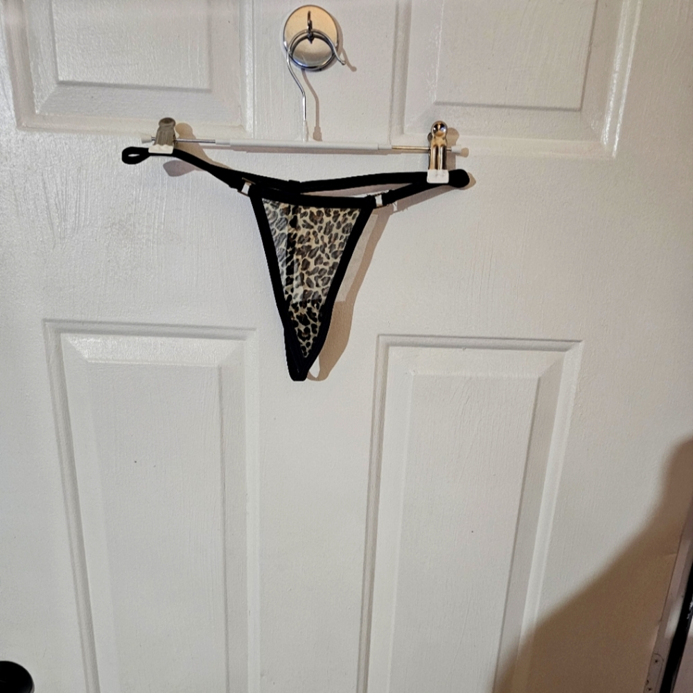 Sexy Leopard Print V String Thongs - Picture 1 of 5